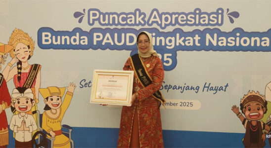 South Sulawesi Early Childhood Education Mother Wins Two National Awards