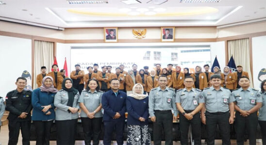 UI Students Visit the Coordinating Ministry for Political Affairs