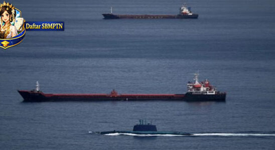 Iran Says Strait of Hormuz Is Free to Pass, But Not for the US and Israel