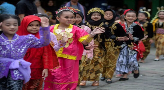 Fashion Designer Migi Rihasalay and Socialites Celebrate Kartini Day by Discussing Business and Social Issues