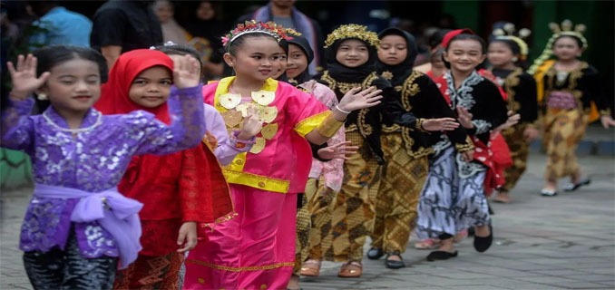 Fashion Designer Migi Rihasalay and Socialites Celebrate Kartini Day by Discussing Business and Social Issues